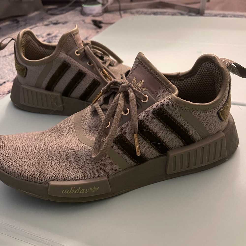 Adidas nmd orbit green velvet women’s size 8.5